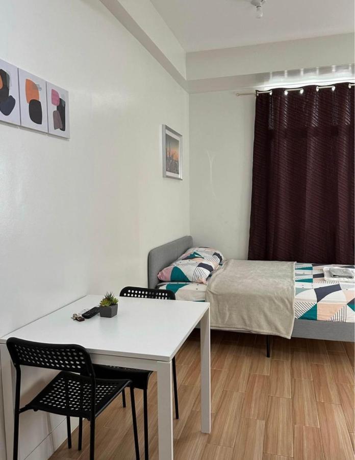 Aparthotel Neat Unit In Holland Park Southwoods Binan Exterior foto