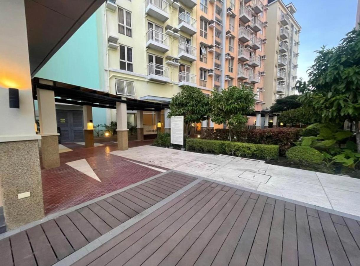 Aparthotel Neat Unit In Holland Park Southwoods Binan Exterior foto
