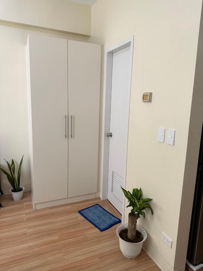 Aparthotel Neat Unit In Holland Park Southwoods Binan Exterior foto