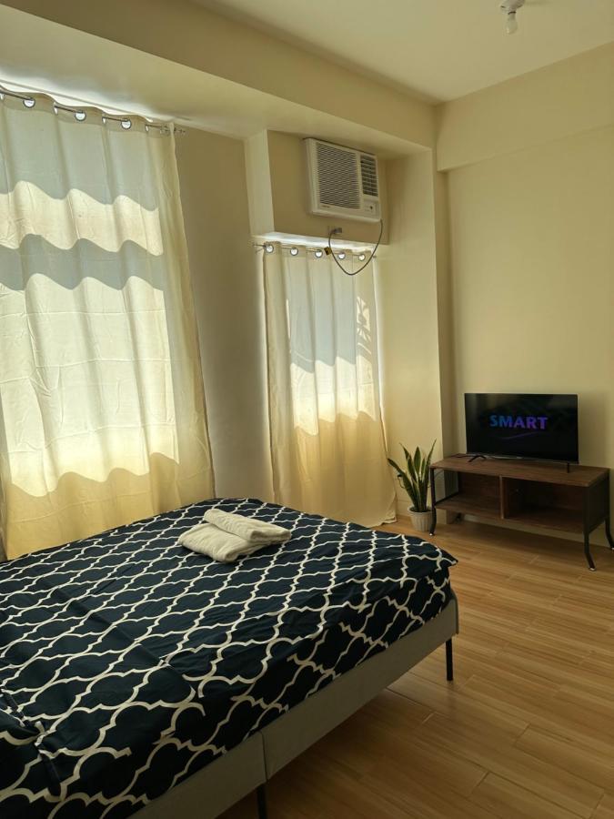 Aparthotel Neat Unit In Holland Park Southwoods Binan Exterior foto